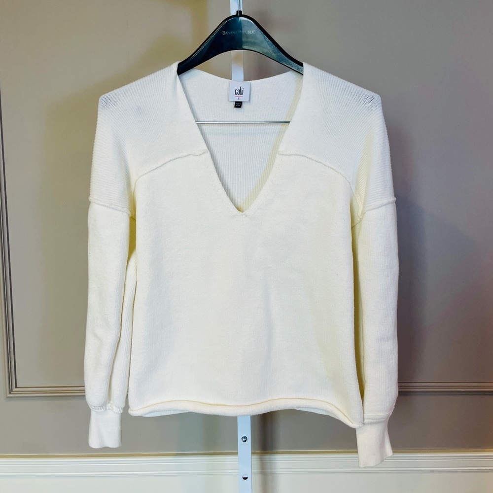 CAbi 6172 Easy Pullover Ivory Sweater Small V Neck EUC White Spring Cotton Blend